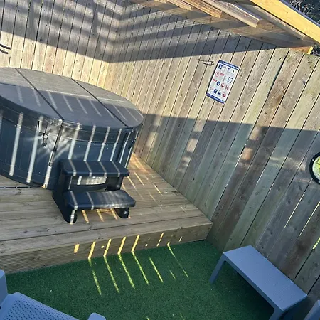 Seascape Seaview Hot Tub Hire Subject To Availability * Scarborough